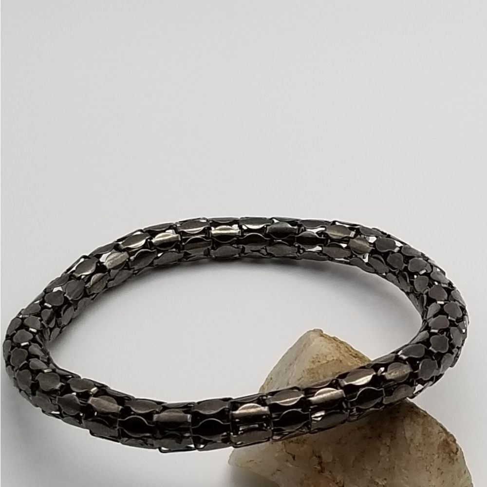 Snake mesh metallic slinky bracelet. B437 - Picture 2 of 2